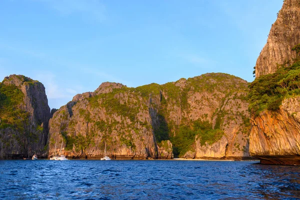 Falaises Rocheuses Coucher Soleil Îles Phi Phi Leh Mer Andaman — Photo