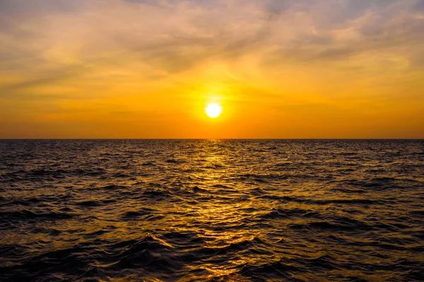 Puesta Del Sol Sobre Agua Islas Phi Phi Leh Mar — Foto de Stock