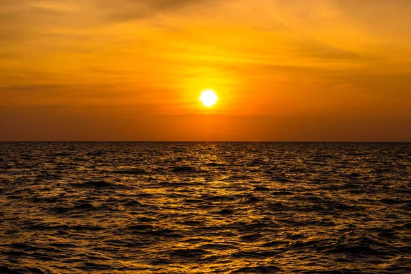 Puesta Del Sol Sobre Agua Islas Phi Phi Leh Mar — Foto de Stock