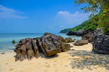 Koh Phaluai, Mu Ko Ang Thong Milli Parkı, Tayland Körfezi, Siyam, kaya, deniz ve mavi gökyüzü
