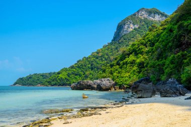 Koh Phaluai, Mu Ang Thong Milli Parkı Ko, Tayland Körfezi, Siyam, güneşli tropikal plaj dağlar