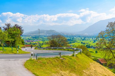 Kapmak, Werdenberg, St Gallen İsviçre Alpleri köyde eğri yol
