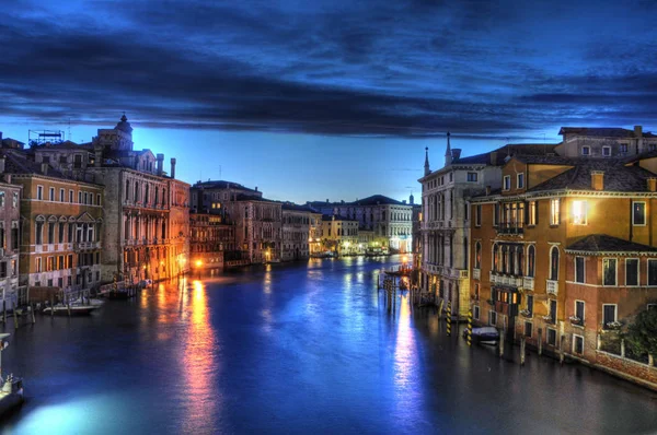 Ночной Канал Венице Красивыми Огнями Венице Италия — стоковое фото
