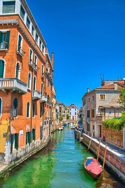 Natursköna Canascenic Kanalen Med Carabinieri Båtar Venedig Italien Hdrl Med — Stockfoto