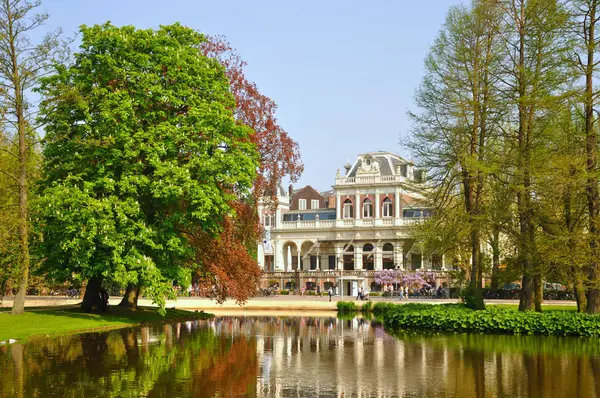 Музей Озила Красивым Озером Амстердаме Голландия Нидерланды — стоковое фото