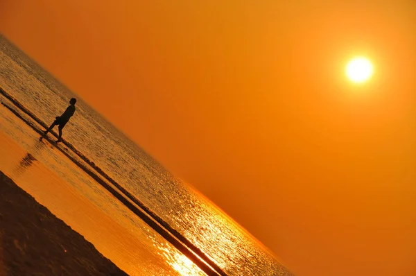 Osoba Procházka Západu Slunce Pláži Zandvoort Northen Moře Holandsku — Stock fotografie