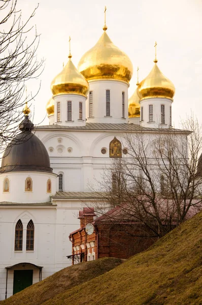 Uspensky Sobor Catedral Ortodoxa Con Cúpulas Oro Dmitrov Región Moscú —  Fotos de Stock