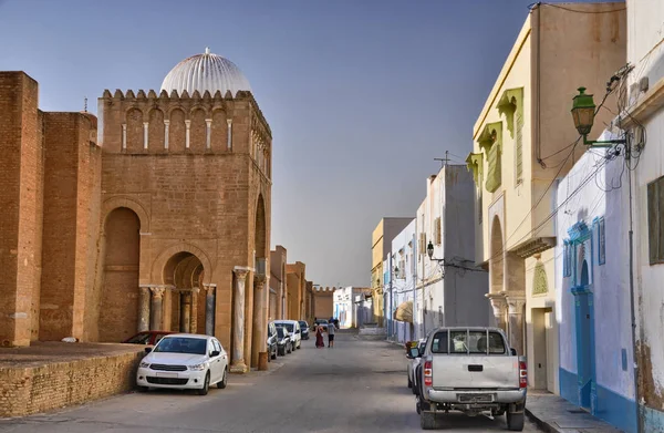 Autos Perto Antiga Grande Mesquita Kairouan Deserto Saara Tunísia África — Fotografia de Stock