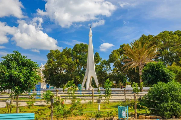 Monumento Con Cielo Azul Árboles Cerca Medina Hammamet Túnez —  Fotos de Stock