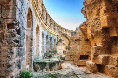 Kuzey Afrika 'daki en büyük stadyumun kalıntıları. El Jem, Tunus, UNESCO.