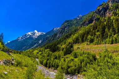 İsviçre Alpleri dağlar, Sankt Niklaus, Visp, Wallis, Valais İsviçre dağ Nehri