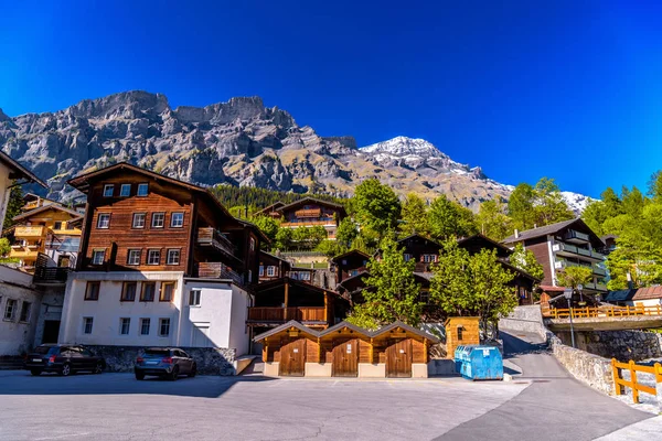 Chalet Hôtels Village Suisse Dans Les Alpes Leukerbad Leuk Visp — Photo