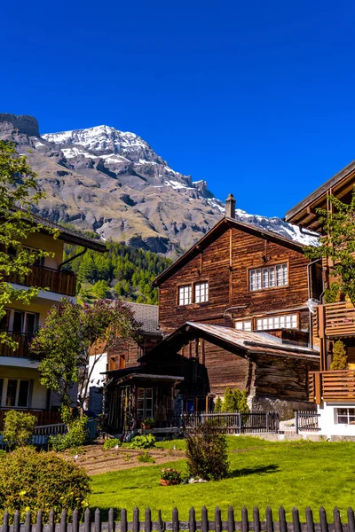 シャレー スイス アルプス ロイカーバート レウク フィスプ ウォリス ヴァレー州スイス村のホテル — ストック写真