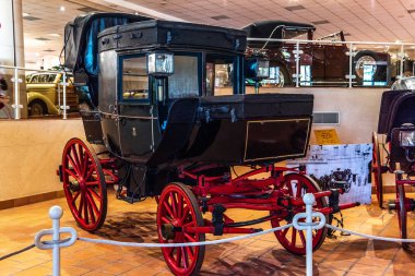 Fontvieille, Monaco - Haziran 2017: Siyah Dormeuse Coupe de Poste Avant 1889, Monaco Top Cars Collection Museum.