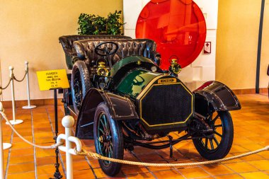 Fontvieille, Monako - Haziran 2017: yeşil Humber Beeston 1911 yılında Monaco ilk araba koleksiyonu Müzesi.