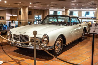 Fontvieille, Monako - Haziran 2017: beyaz Facel Vega Hk2 1963 yılında Monaco ilk araba koleksiyonu Müzesi.