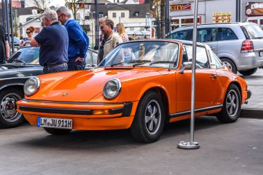 Almanya, Limburg - Nisan 2017: Porsche 911 Targa 1983 Limburg an der Lahn, Almanya.