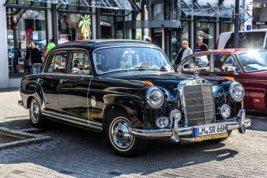 Almanya, Limburg - Nisan 2017: siyah Mercedes-Benz W120 W121 1953 Limburg an der Lahn, Hesse, Almanya.