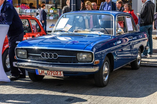 Alemania Limburgo Abr 2017 Azul Audi F103 1965 Limburg Der —  Fotos de Stock