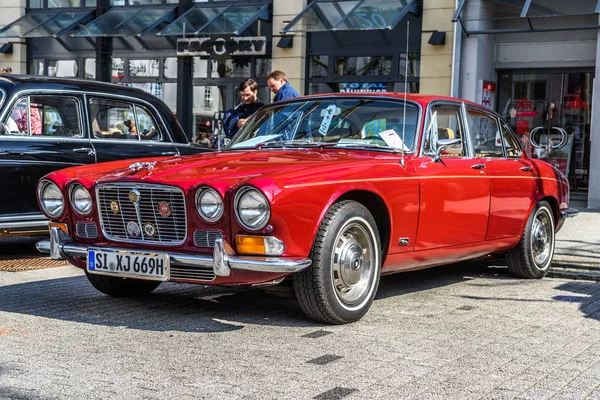 Tyskland Limburg Apr 2017 Rød Jaguar Coupe Xj6 Xj12 1975 - Stock-foto