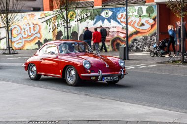 Almanya, Limburg - Nisan 2017: Limburg 'da kırmızı Porsche 356 Coupe 1948, Hesse, Almanya
