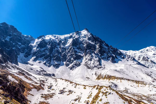 Schneebedeckte Berge chamonix, mont blanc, haute-savoie, Alpen, Frankreich — Stockfoto