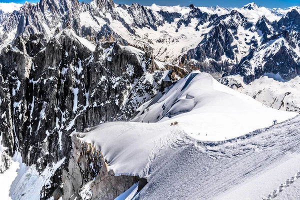 Snöiga berg Chamonix, Mont Blanc, Haute-Savoie, Alperna, Frankrike — Stockfoto