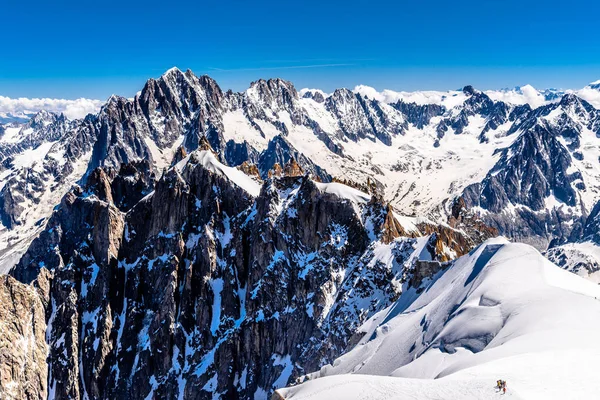 Montanhas nevadas Chamonix, Mont Blanc, Haute-Savoie, Alpes, França — Fotografia de Stock