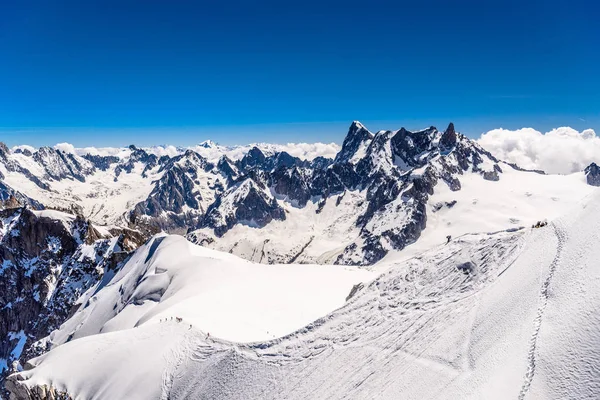 Montanhas nevadas Chamonix, Mont Blanc, Haute-Savoie, Alpes, França — Fotografia de Stock