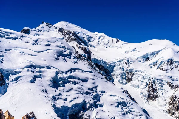 Montagne innevate Chamonix, Monte Bianco, Alta Savoia, Alpi, Francia — Foto Stock