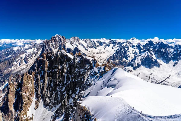 Montanhas nevadas Chamonix, Mont Blanc, Haute-Savoie, Alpes, França — Fotografia de Stock