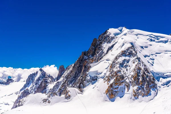 Montagne innevate Chamonix, Monte Bianco, Alta Savoia, Alpi, Francia — Foto Stock