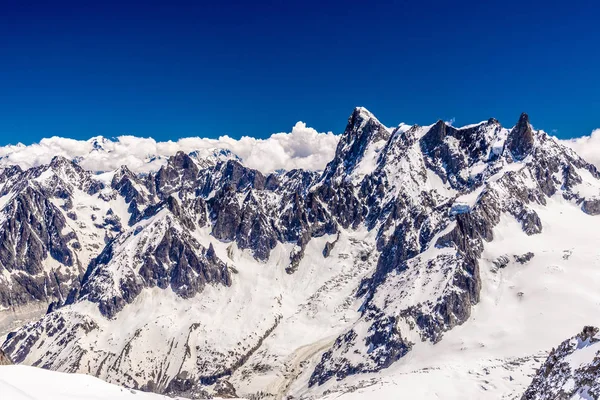 Montagne innevate Chamonix, Monte Bianco, Alta Savoia, Alpi, Francia — Foto Stock