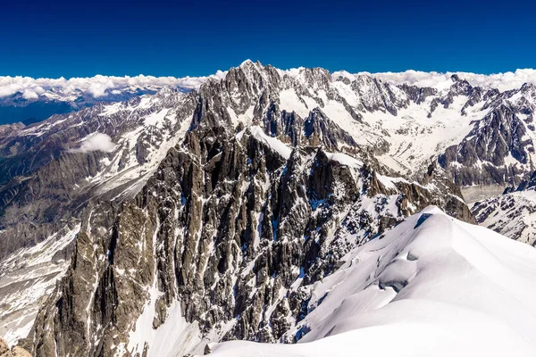 Montagne innevate Chamonix, Monte Bianco, Alta Savoia, Alpi, Francia — Foto Stock