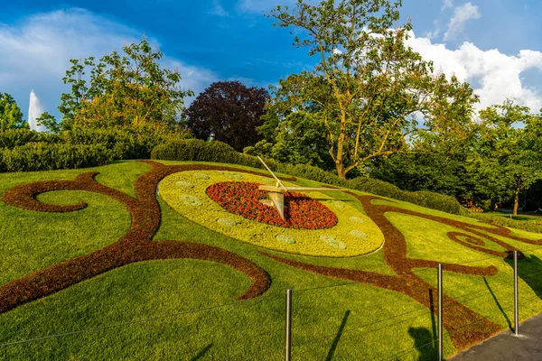 Horloge florale au Quai du General-Guisan à Genève, Suisse — Photo