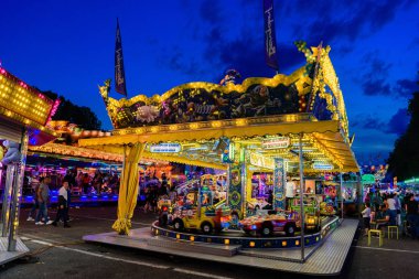 Geneva, İsviçre - Mai 2017: lunaparkta gece Lozan, İsviçre
