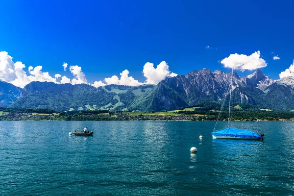 Sailboats in Lake Thun, Thunersee, Bern, Switzerland — Stock Photo, Image