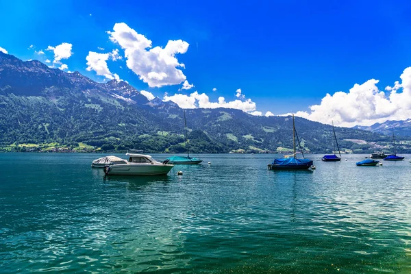 Barche a vela in Lago di Thun, Thunersee, Berna, Svizzera — Foto Stock