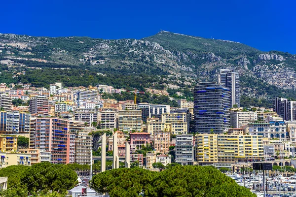 Centrum miasta z domów i hoteli w La Condamine, Monte-Carlo, — Zdjęcie stockowe