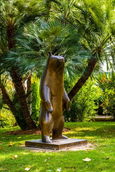 Oso escultura en Fontvielle, Montecarlo, Mónaco, Costa Azul , —  Fotos de Stock