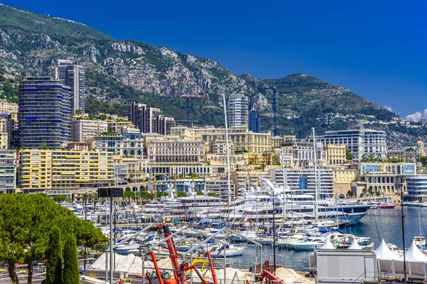 Порт с яхтами в La Condamine, Monte-Carlo, Monaco, Cote d 'Az — стоковое фото