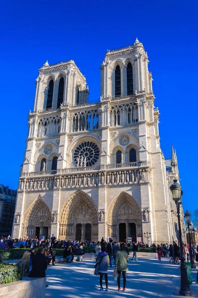 PARIS, FRANCE - APRIL 15, 2019: Notre Dame de Paris cathedral, France. Gothic architecture — Stock Fotó