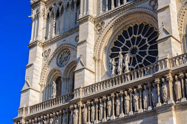 PARIS, FRANCE - APRIL 15, 2019: Notre Dame de Paris cathedral, France. Gothic architecture — Stock Fotó
