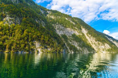 Alp dağları ile Koenigssee gölü, Konigsee, Berchtesgaden Ulusal Parkı, Bavyera, Almanya