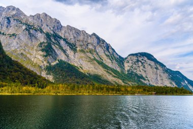 Alp dağları ile Koenigssee gölü, Konigsee, Berchtesgaden Ulusal Parkı, Bavyera, Almanya