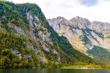 Alp dağları ile Koenigssee gölü, Konigsee, Berchtesgaden Ulusal Parkı, Bavyera, Almanya
