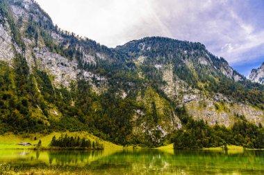 Alp dağları ile Koenigssee gölü, Konigsee, Berchtesgaden Ulusal Parkı, Bavyera, Almanya