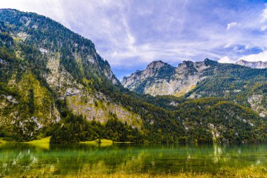 Alp dağları ile Koenigssee gölü, Konigsee, Berchtesgaden Ulusal Parkı, Bavyera, Almanya