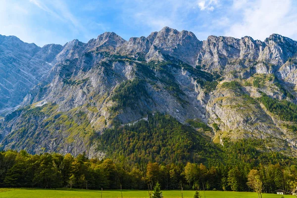 Ormanlarla kaplı Alpdağları, Koenigssee, Konigsee, Berchtesgaden Ulusal Parkı, Bavyera, Almanya