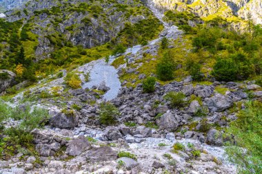 Koenigssee'deki kaya taşları, Konigsee, Berchtesgaden Ulusal Parkı, Bavyera, Almanya